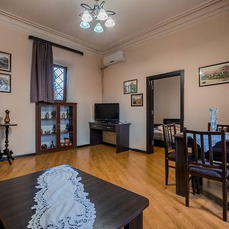 Apartments Near Metekhi Cathedral Тбилиси Екстериор снимка