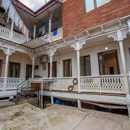 Apartments Near Metekhi Cathedral Тбилиси Екстериор снимка