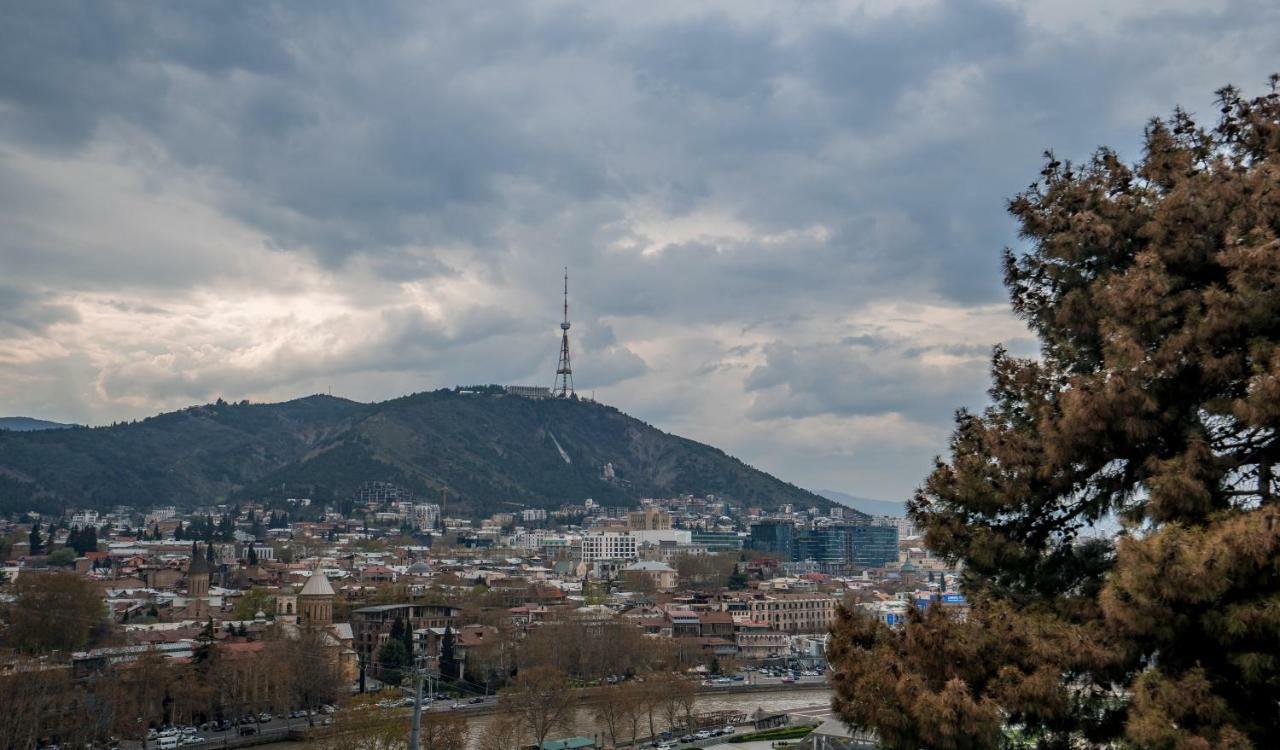 Apartments Near Metekhi Cathedral Тбилиси Екстериор снимка