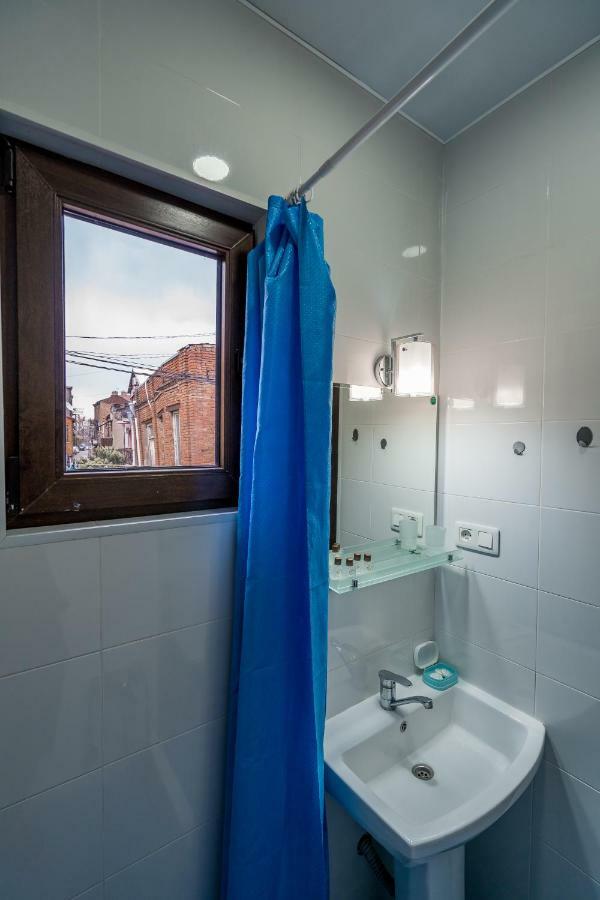 Apartments Near Metekhi Cathedral Тбилиси Екстериор снимка