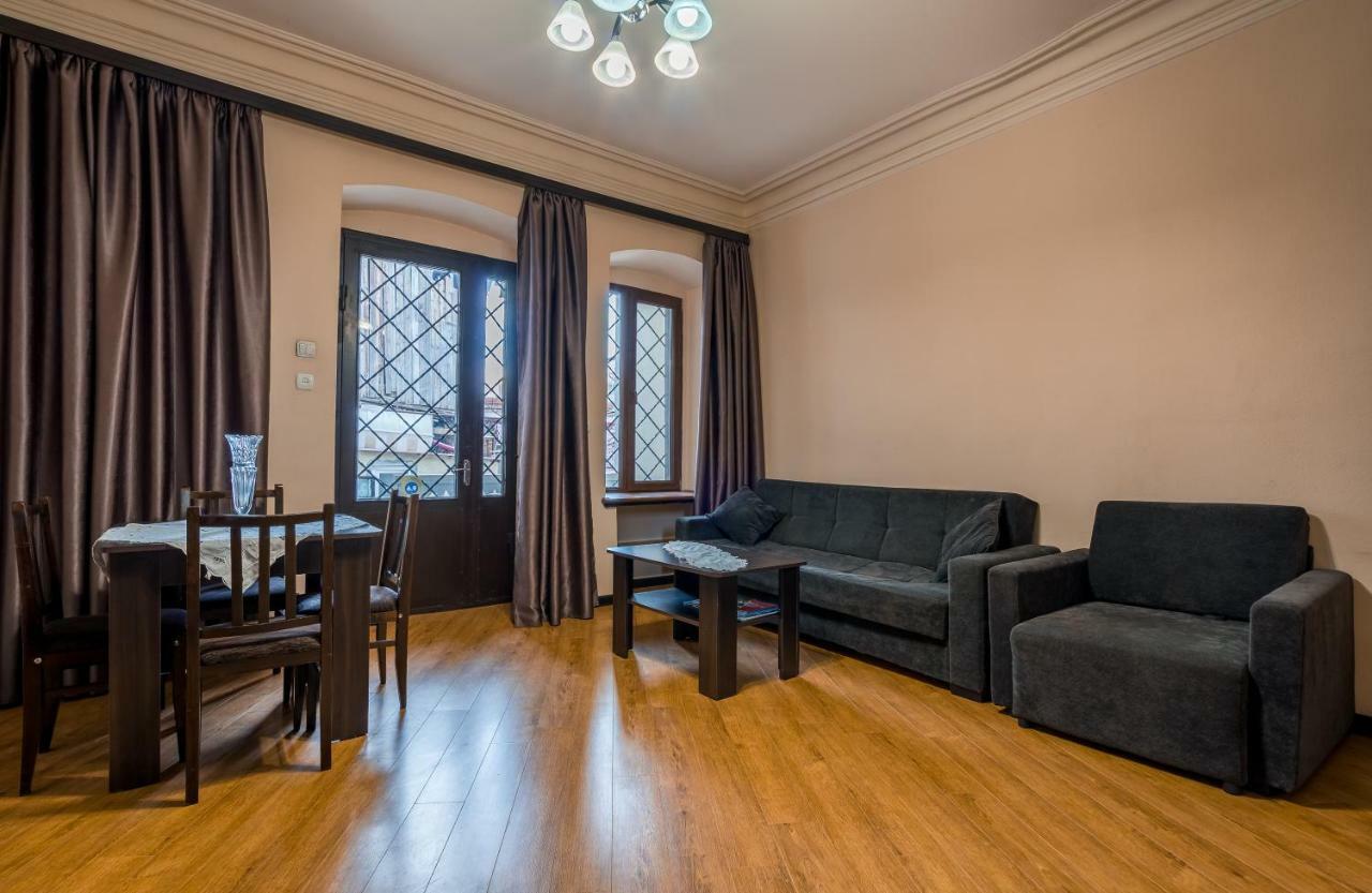 Apartments Near Metekhi Cathedral Тбилиси Екстериор снимка