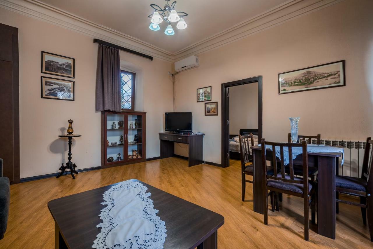 Apartments Near Metekhi Cathedral Тбилиси Екстериор снимка