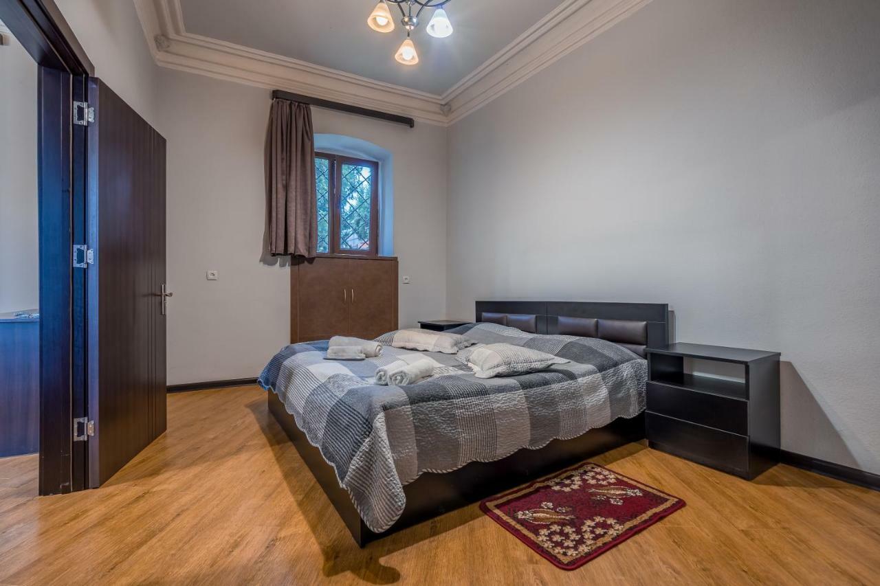 Apartments Near Metekhi Cathedral Тбилиси Екстериор снимка