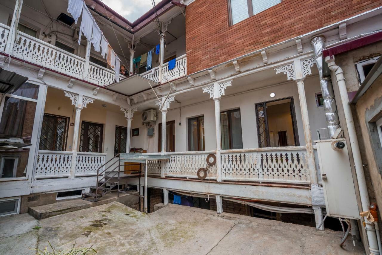 Apartments Near Metekhi Cathedral Тбилиси Екстериор снимка