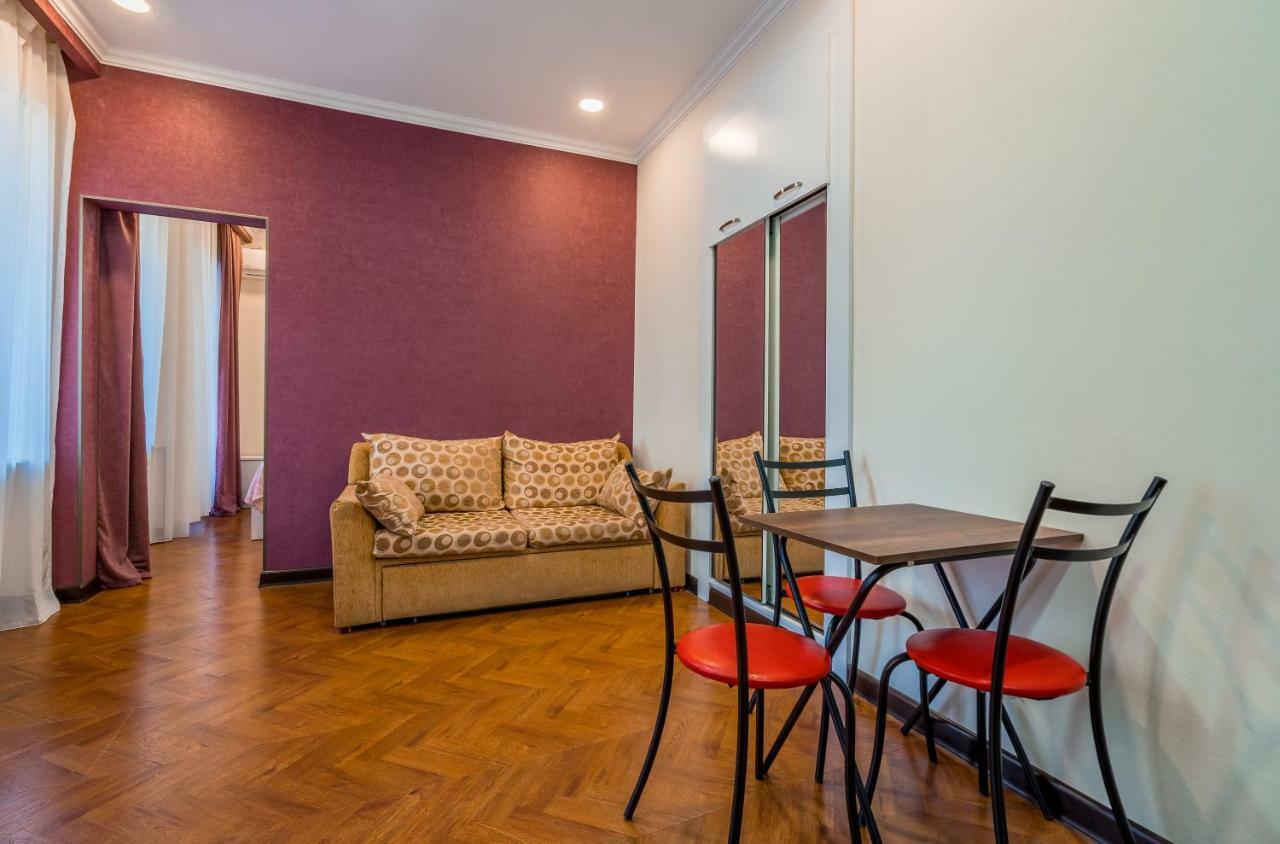 Apartments Near Metekhi Cathedral Тбилиси Екстериор снимка