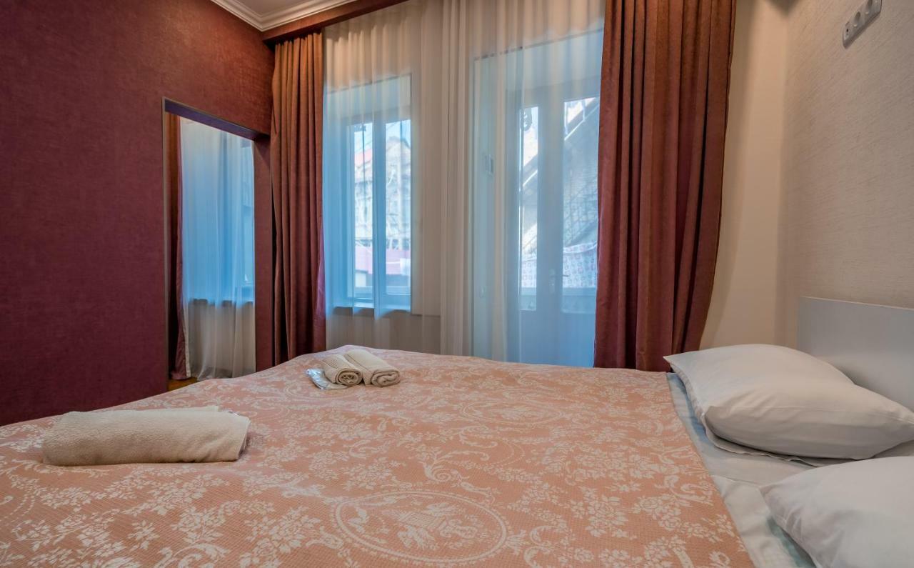 Apartments Near Metekhi Cathedral Тбилиси Екстериор снимка